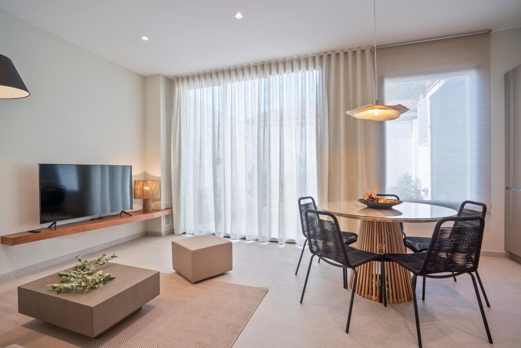 Sitges Spaces Garden Condo-2 Bedrooms, 2 Bathrooms, Garden Terrace, Near Center, Sleeps Up To 6- Monthly Rentals Only Buitenkant foto